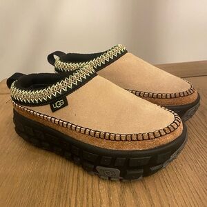 UGG Sand and Black Venture Daze Shoe